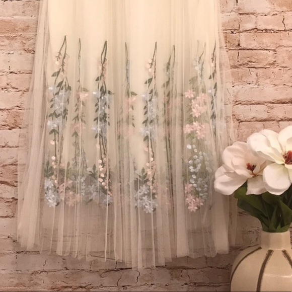 Beautiful floral tulle skirt - Picture 3 of 8